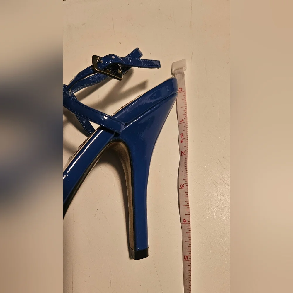 NWOT Lasonia Sling Back Heels